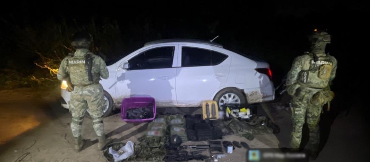 Marinos aseguran explosivos, pólvora, armas de fuego y un vehículo en Culiacán