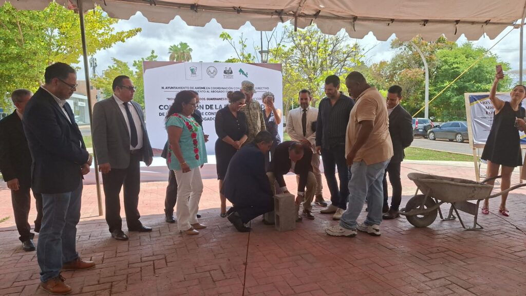 Colocación de la primera piedra para el Monumento al Abogado en Los Mochis.