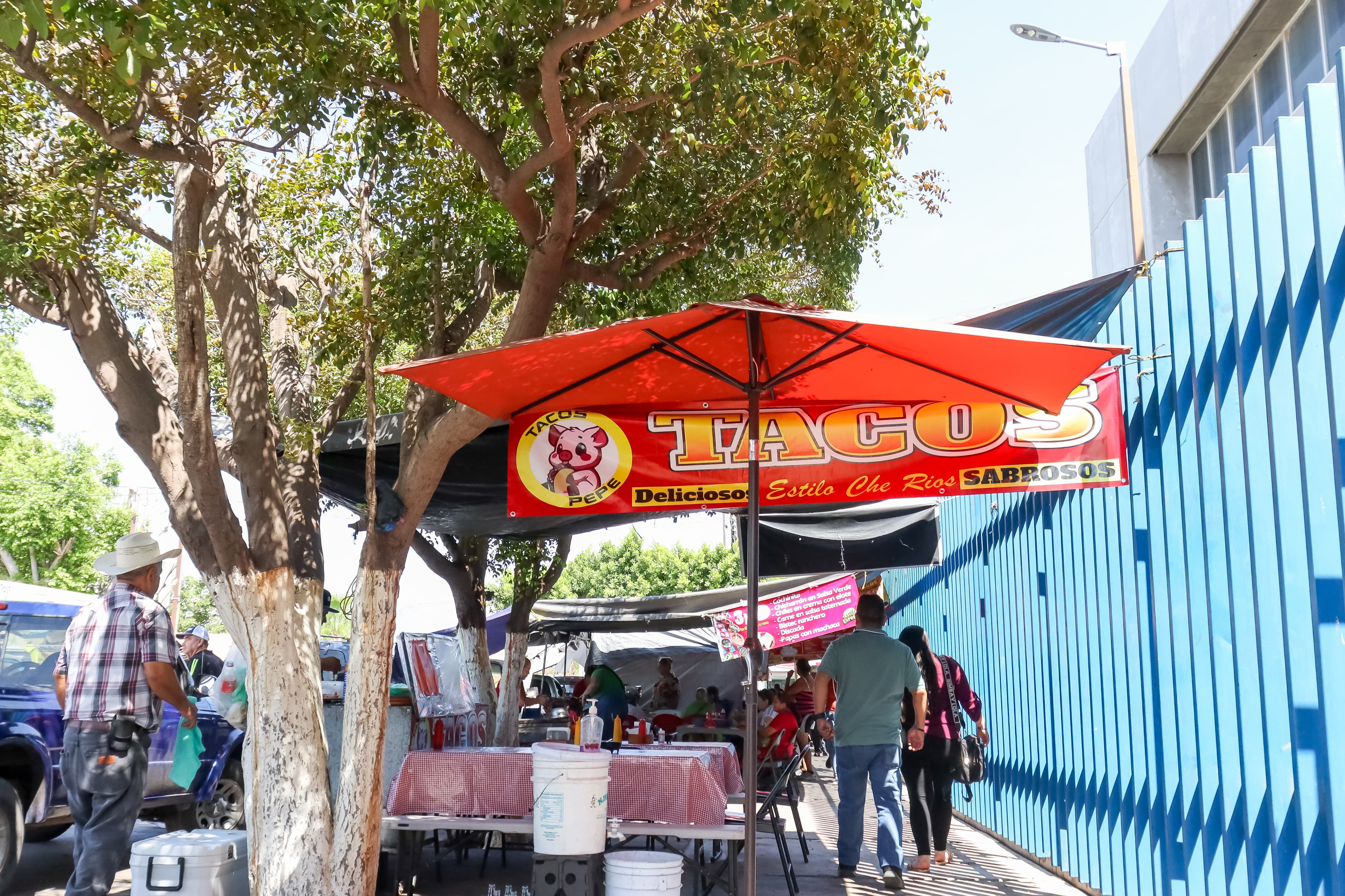 Negocios formales, mayoría de invasores de banquetas en el Centro de Los Mochis