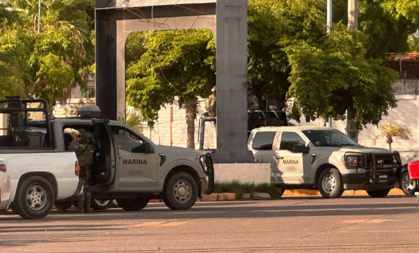 Convoy de la Marina Armada de México en calles de Guasave