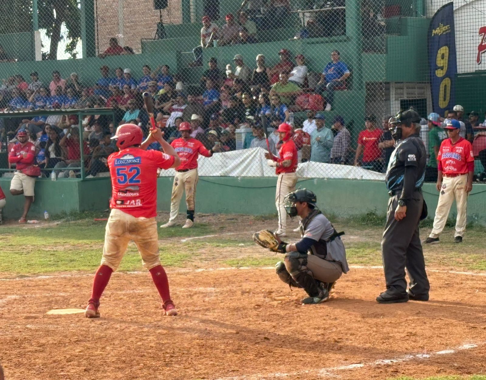 Pascoleros gana uno y empata otro juego en el arranque