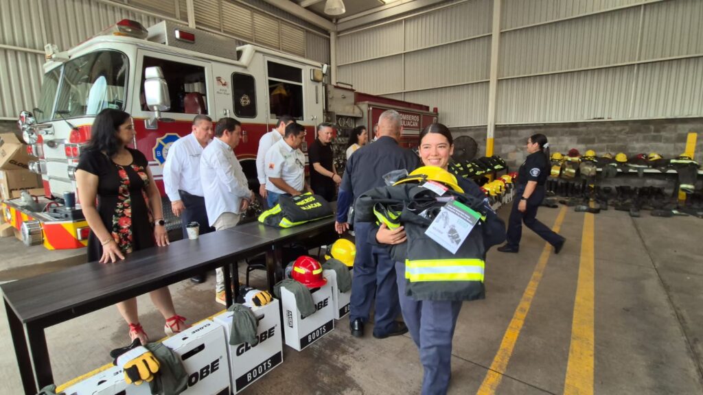 Patronato de Bomberos Culiacán entrega 20 nuevos equipos