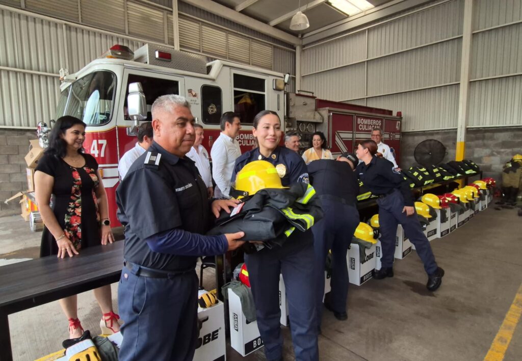 Patronato de Bomberos Culiacán entrega 20 nuevos equipos