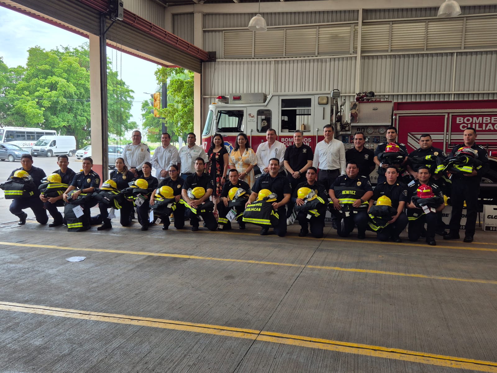 Patronato de Bomberos Culiacán entrega 20 nuevos equipos