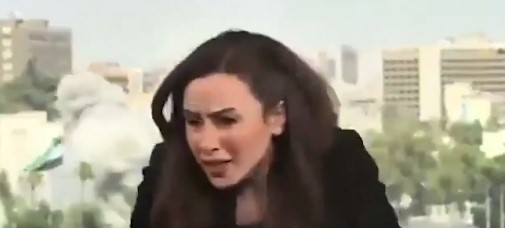 VIDEO: Ataque israelí en Damasco interrumpe transmisión en vivo mientras conductora hablaba en TV