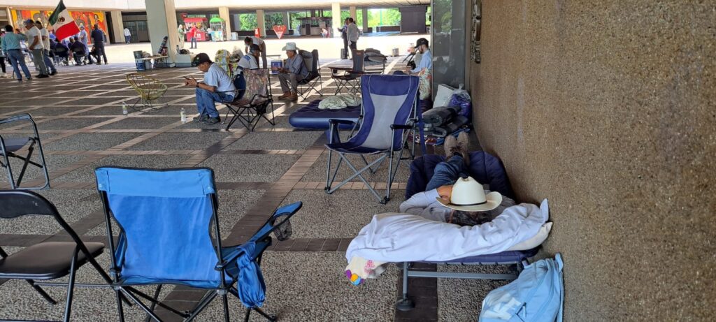 Productores inician huelga de hambre en Palacio de Gobierno