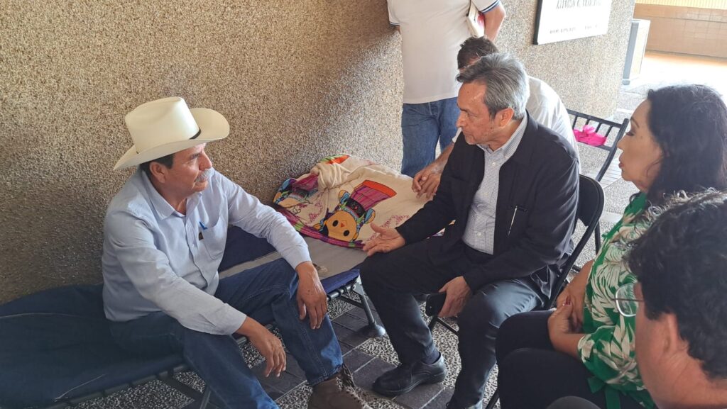 Productores inician huelga de hambre en Palacio de Gobierno