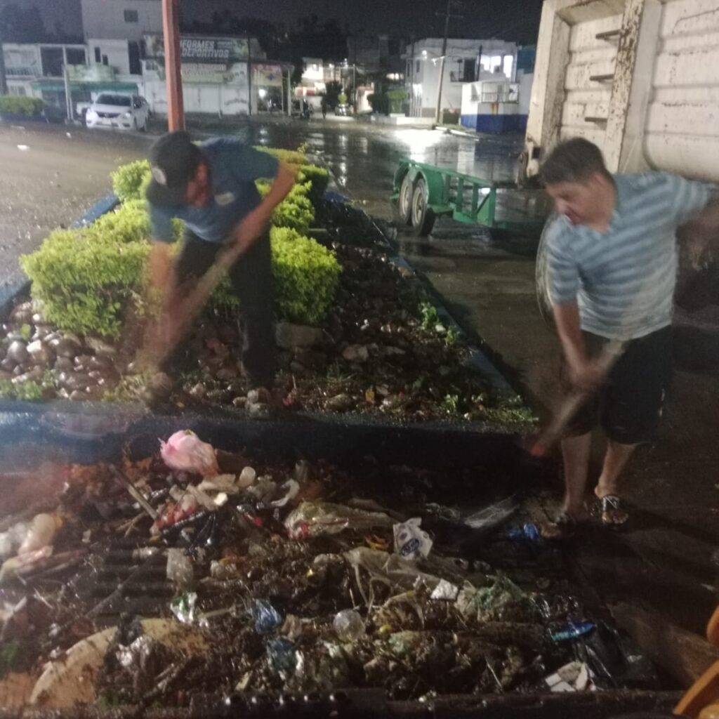 Recolectan 16 toneladas de basura tras lluvias de la noche en Mazatlán