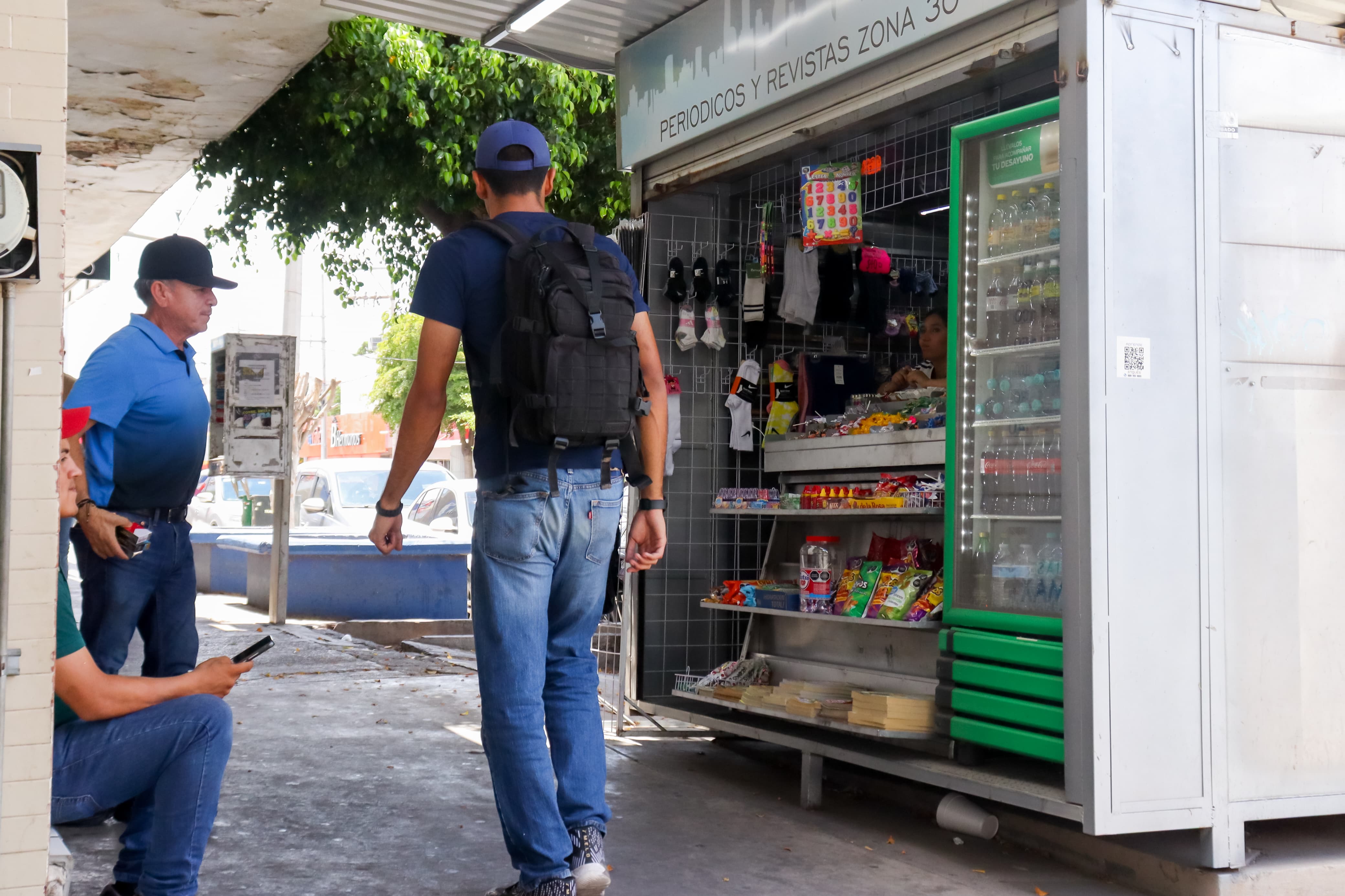 Regresan vendedores ambulantes a banquetas del Centro de Los Mochis