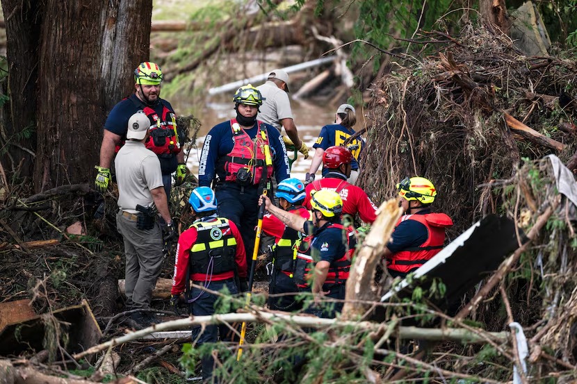 Rescatistas mexicanos viajan a Texas para apoyar en búsqueda de desaparecidos por inundaciones