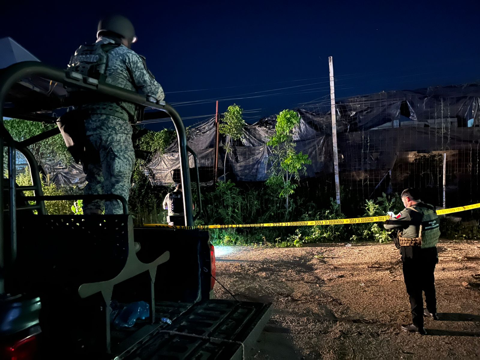 Elementos militares en escena del crimen