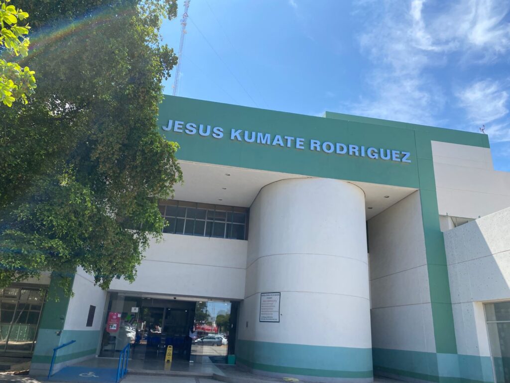 Rocha lamenta despido de guardia que reportó muerte de hombre afuera del HG de Los Mochis