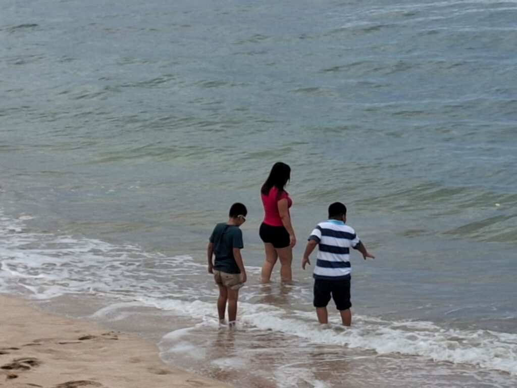Salvamento Acuático pide respetar advertencias en playas de Mazatlán