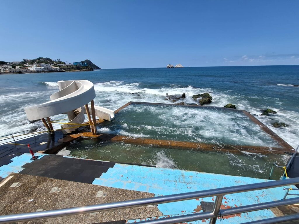 Salvamento Acuático pide respetar advertencias en playas de Mazatlán