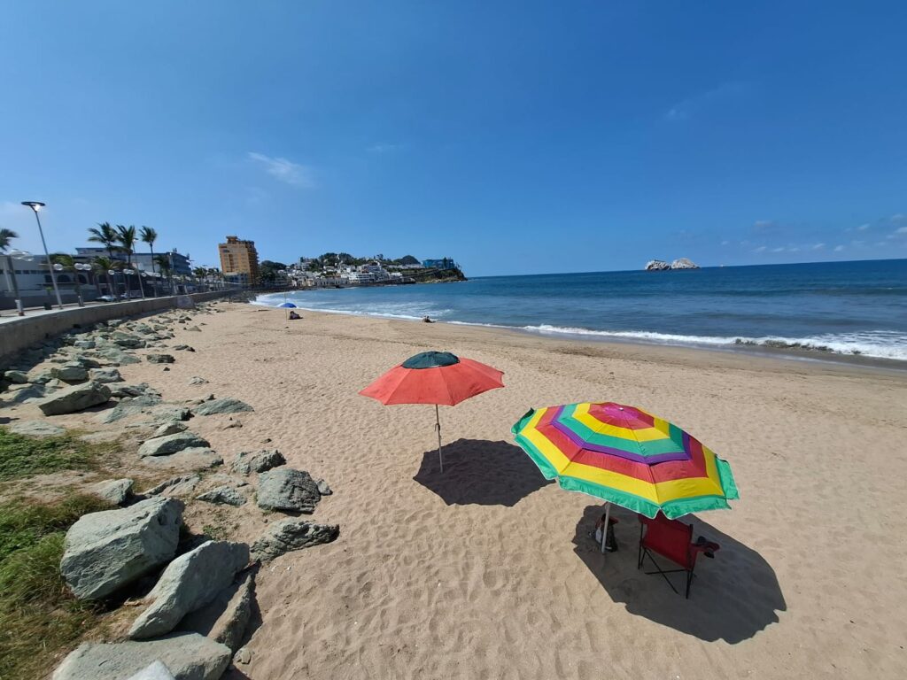 Salvamento Acuático pide respetar advertencias en playas de Mazatlán