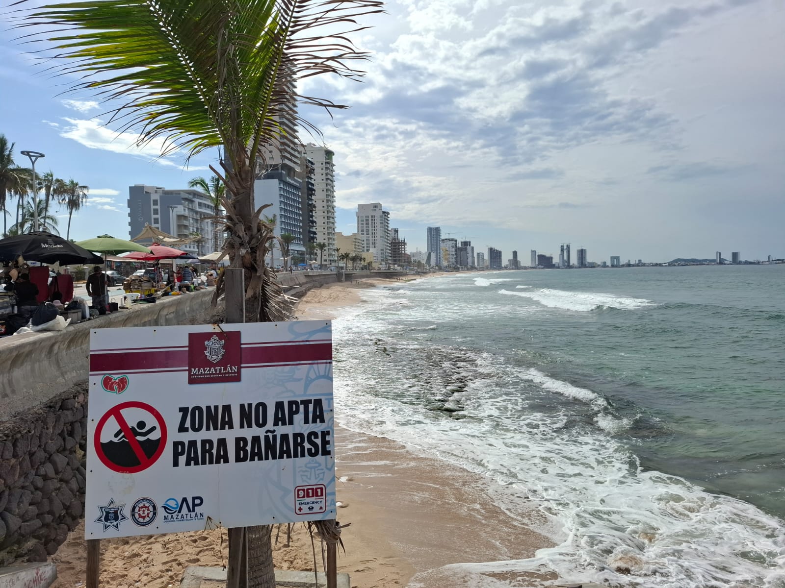 Salvamento Acuático pide respetar advertencias en playas de Mazatlán