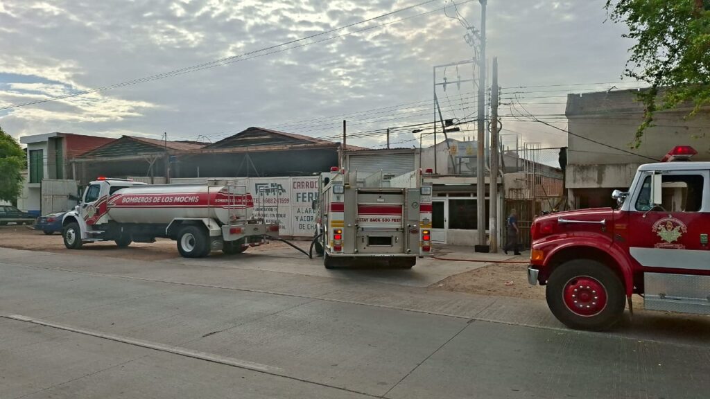 Bodega camaronera se incendia en la Mochis-Topolobampo