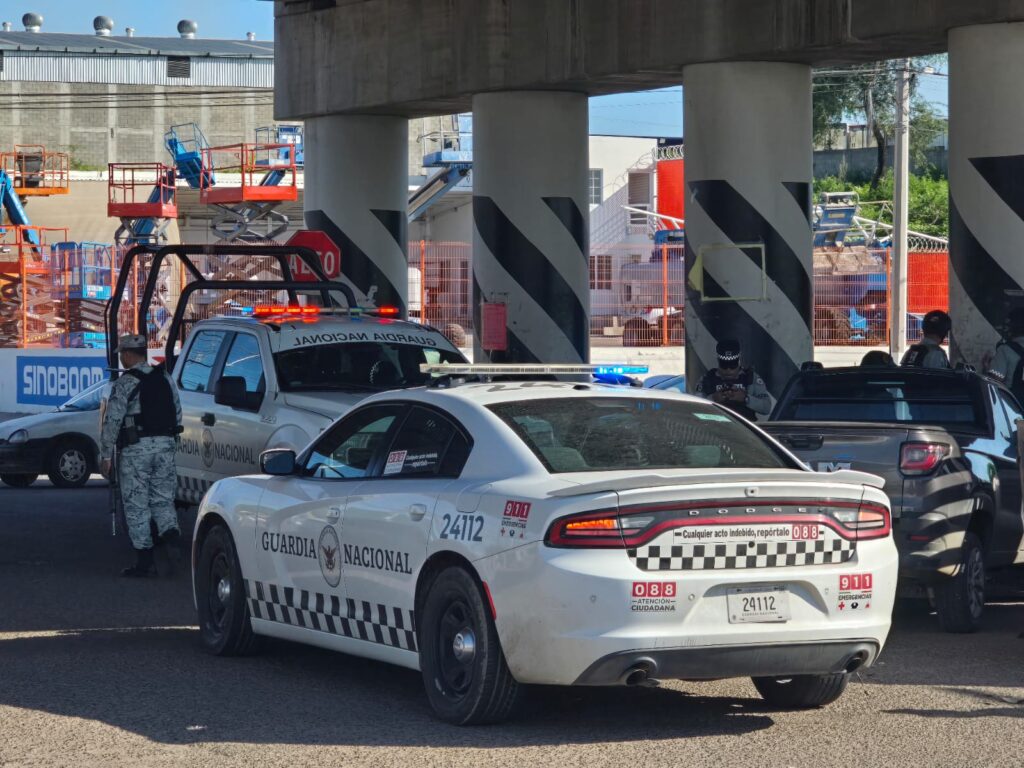 Se registra aparatoso choque entre tres vehículos en Obregón y Costerita en Culiacán