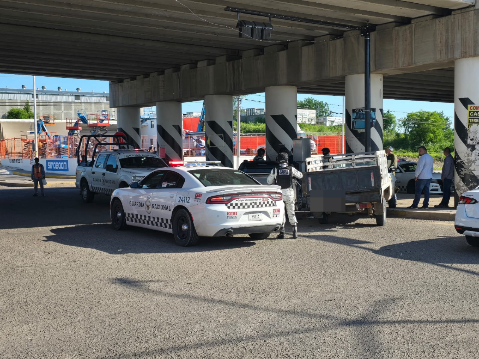 Se registra aparatoso choque entre tres vehículos en Obregón y Costerita en Culiacán