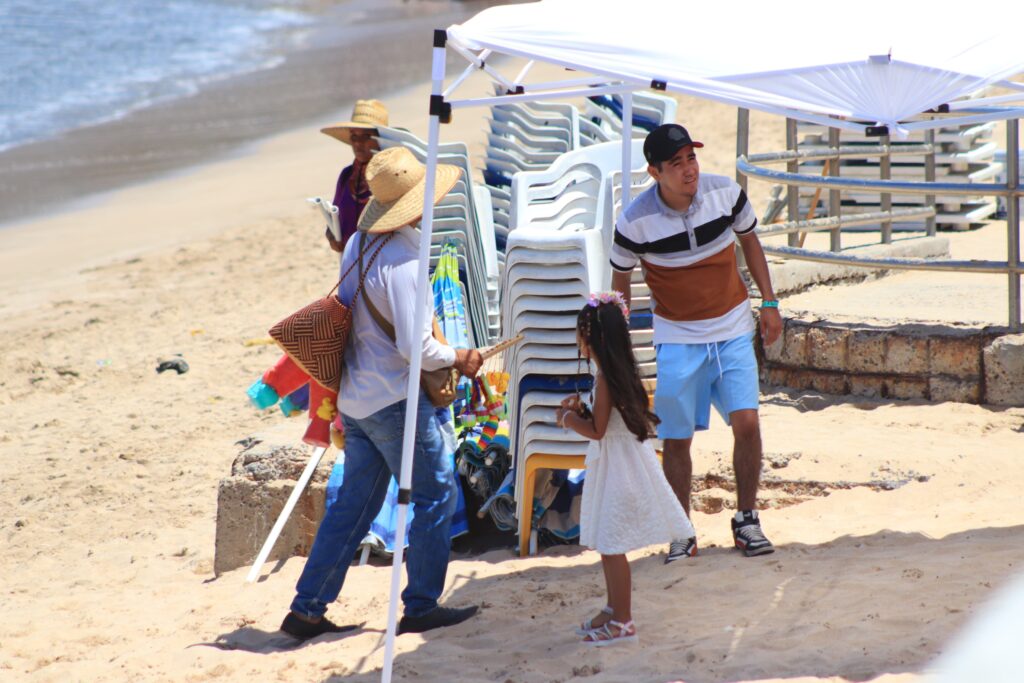 Sindicato de vendedores de playa en Mazatlán aplaude buenas ventas este fin de semana