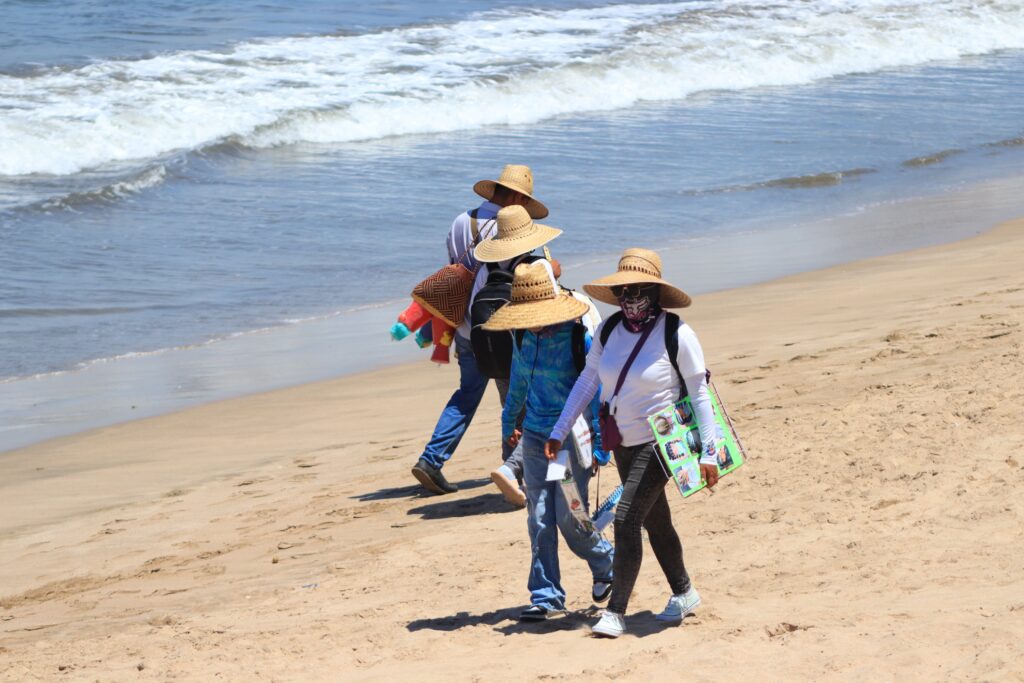 Sindicato de vendedores de playa en Mazatlán aplaude buenas ventas este fin de semana