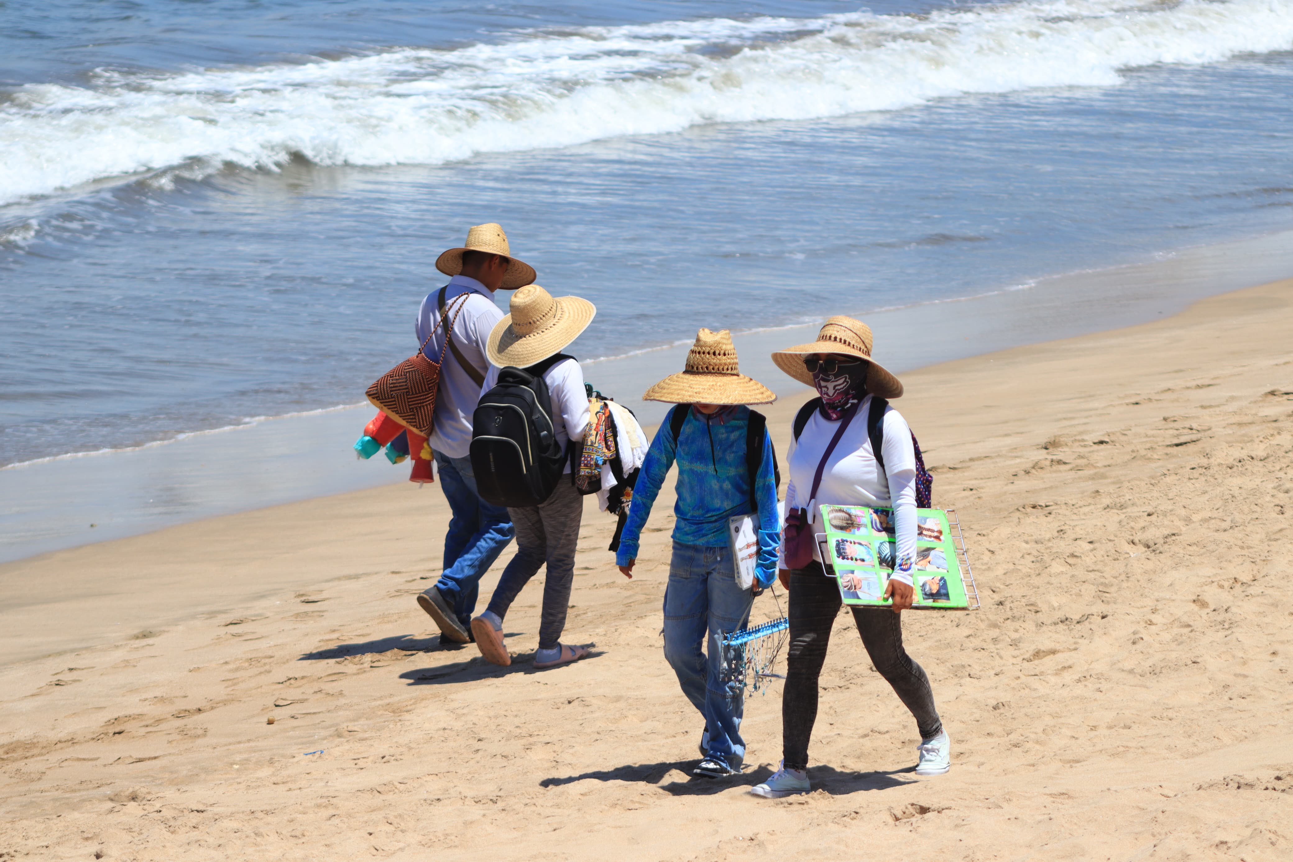 Sindicato de vendedores de playa en Mazatlán aplaude buenas ventas este fin de semana