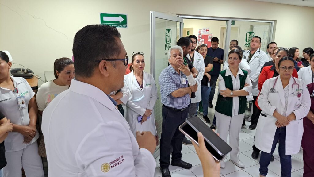 Trabajadores de Hospital IMSS Bienestar Guamúchil piden certeza ante cierre por fallas estructurales