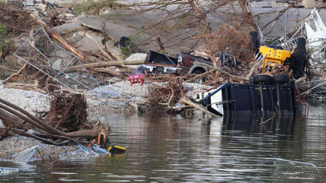 Tras inundaciones en Texas, hay 161 desaparecidos y miles de personas en labores de rescate