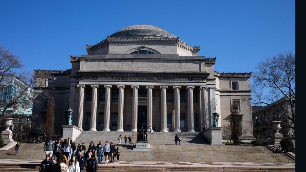 Reportan hackeo en Universidad de Columbia; imágenes de Trump se proyectaron en monitores del campus