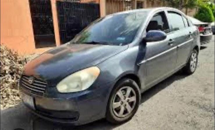 Roban auto del estacionamiento