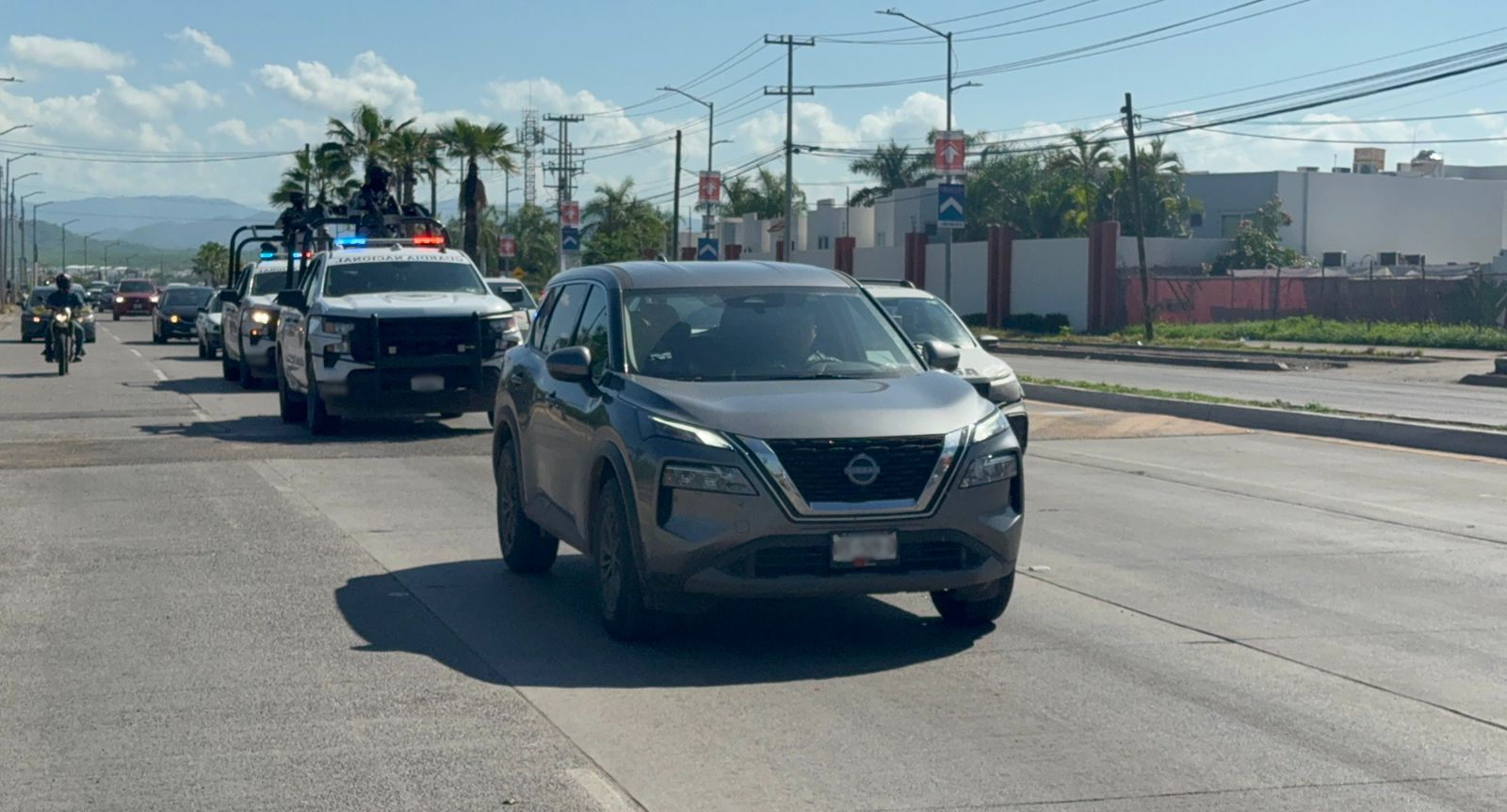 Localizan dos autos abandonados en Culiacán