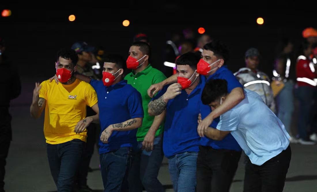Venezuela recibe a 252 ciudadanos; EU recupera a 10 detenidos