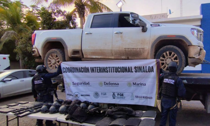 Autoridades de Culiacán aseguran vehículo cargado de armas