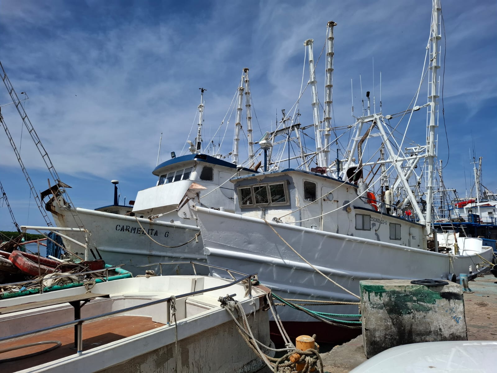 barcos camaroneros