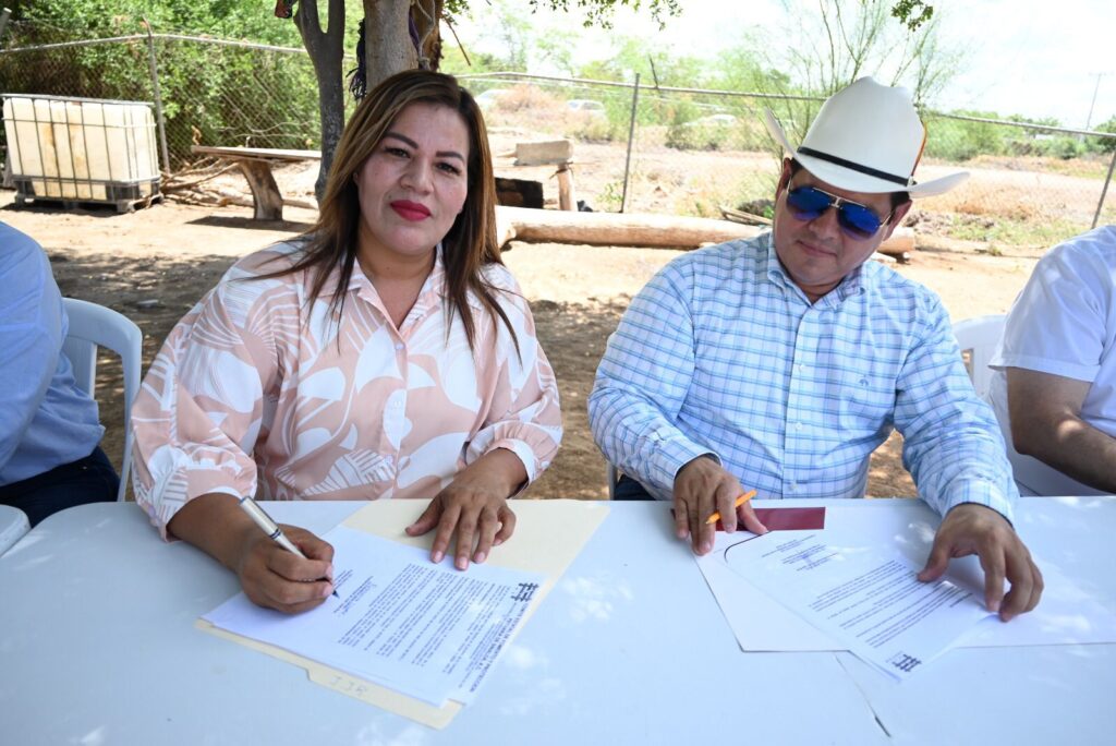 Reunión de autoridades del Ayuntamiento de Juan José Ríos junto con la Asociación Ganadera Local General del ejido Las Vacas y el Comité Estatal de Fomento y Protección Pecuaria de Sinaloa.