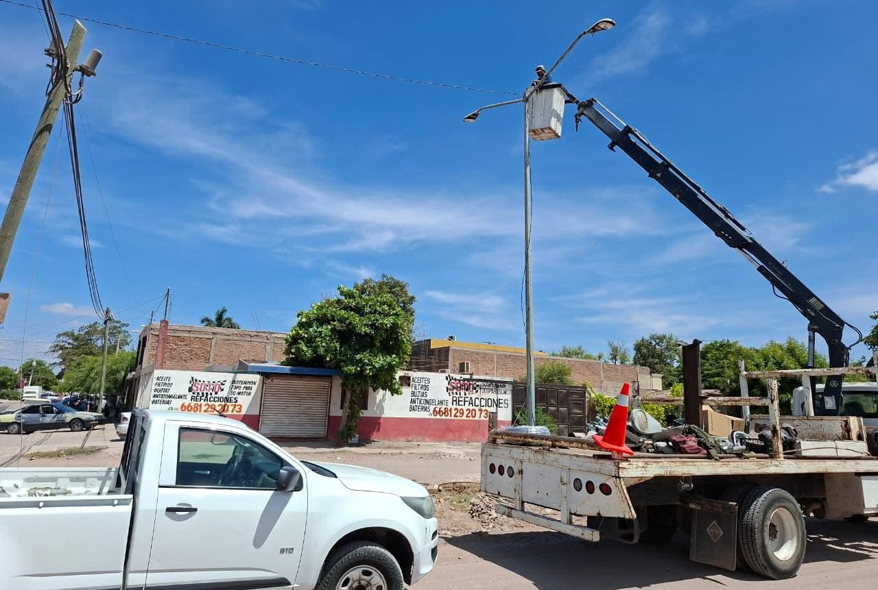 Servicios Públicos y CFE nuscan ahorrar energía en Ahome