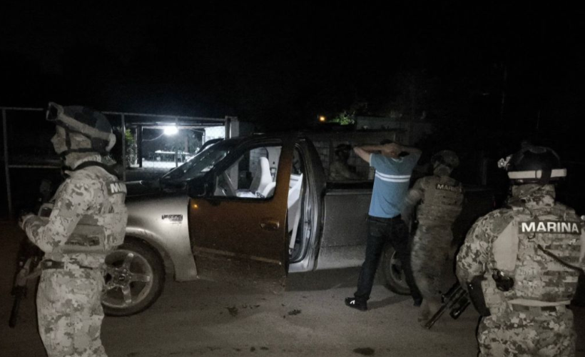 Militares detienen un hombre