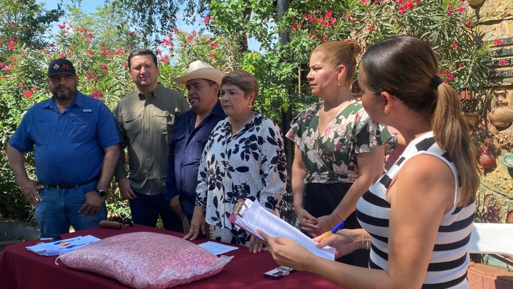 Entrega de semillas a teporaleros