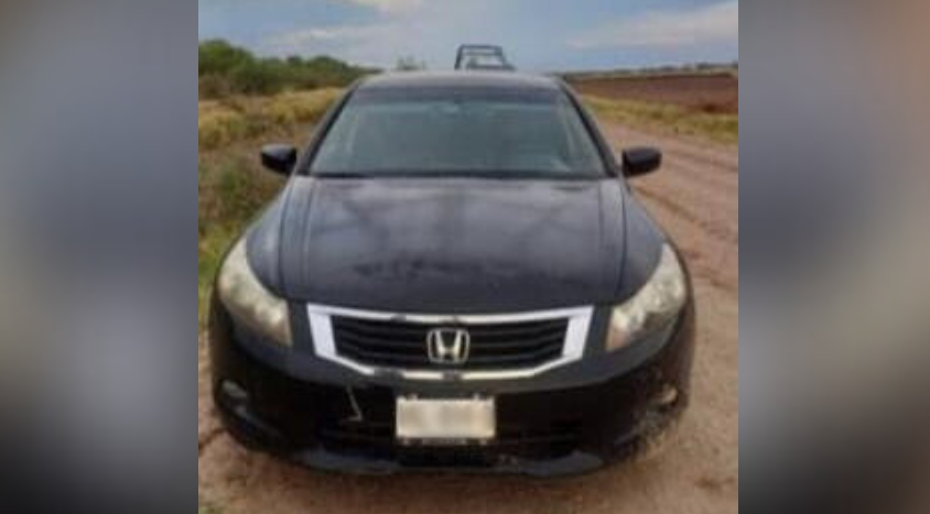 Hallan persona sin vida al interior de un vehículo