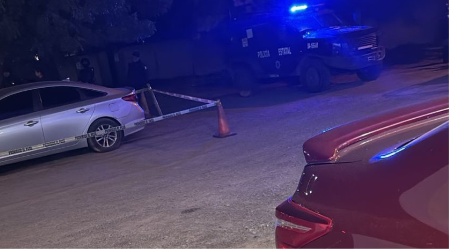 Agentes de la Policía Municipal aseguran el vehículo donde el joven asesinado en Navolato