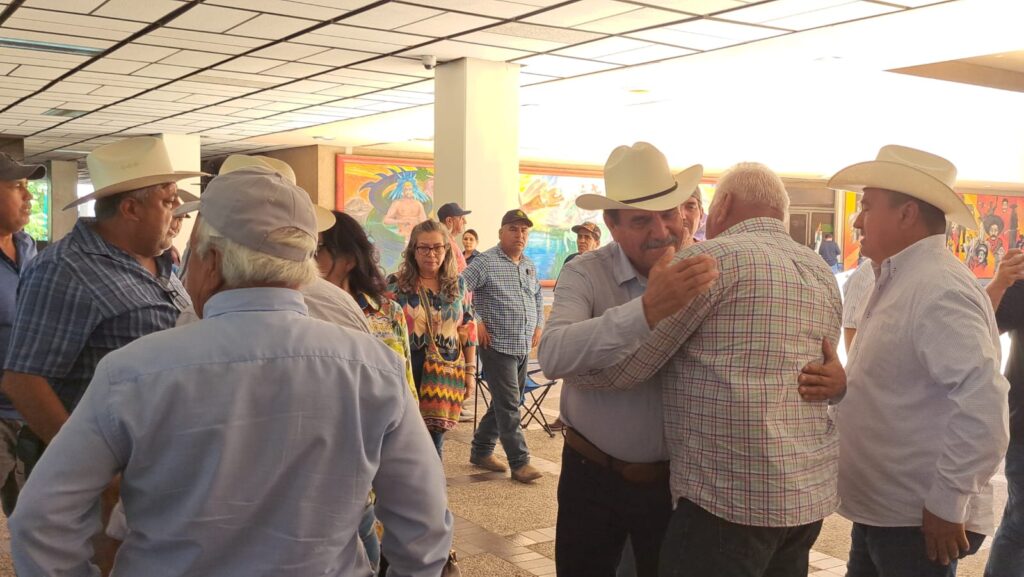 Productores de maíz protestan en Palacio de Gobierno
