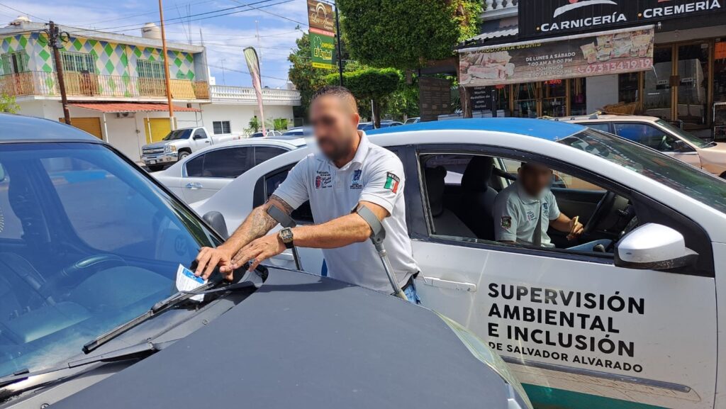 Multa por estacionarse en lugar de discapacitados