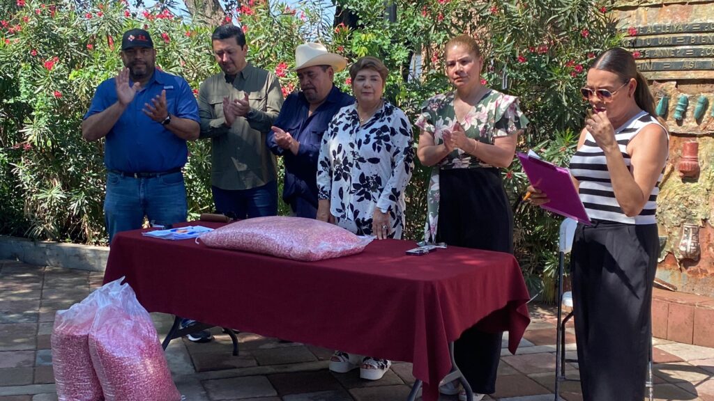Entrega de semillas a teporaleros