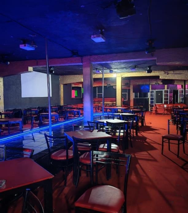 Rescatan 15 mujeres víctimas de trata durante cateo en un bar de Tulum