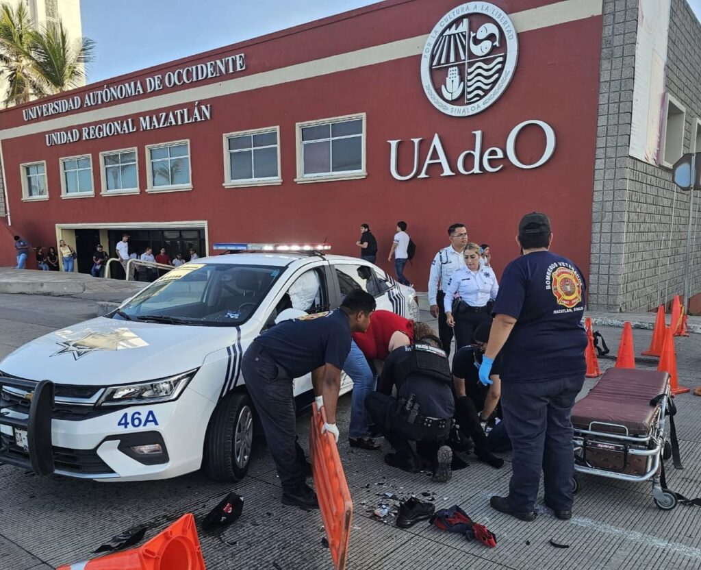 Motociclista choca contra patrulla de Tránsito