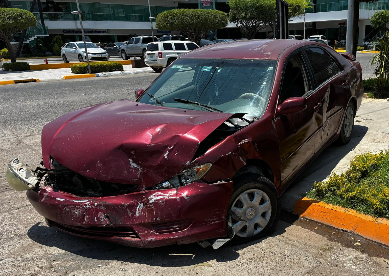 Tres mujeres y un hombre resultan lesionados tras choque