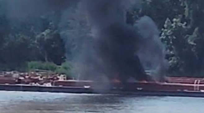 Helicóptero choca contra una barcaza en el río Mississippi; reportan 2 muertos