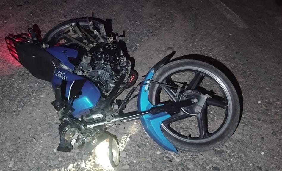 Efraín pierde la vida al chocar contra un caballo