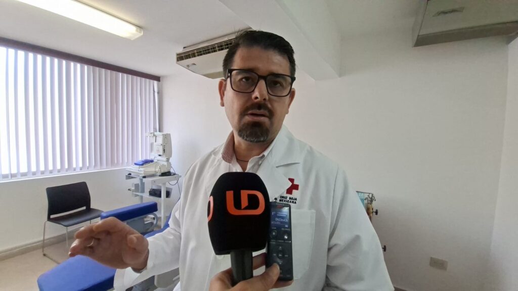 Adalberto Ávila Ojeda, encargado del área clínica del banco de sangre de Cruz Roja.