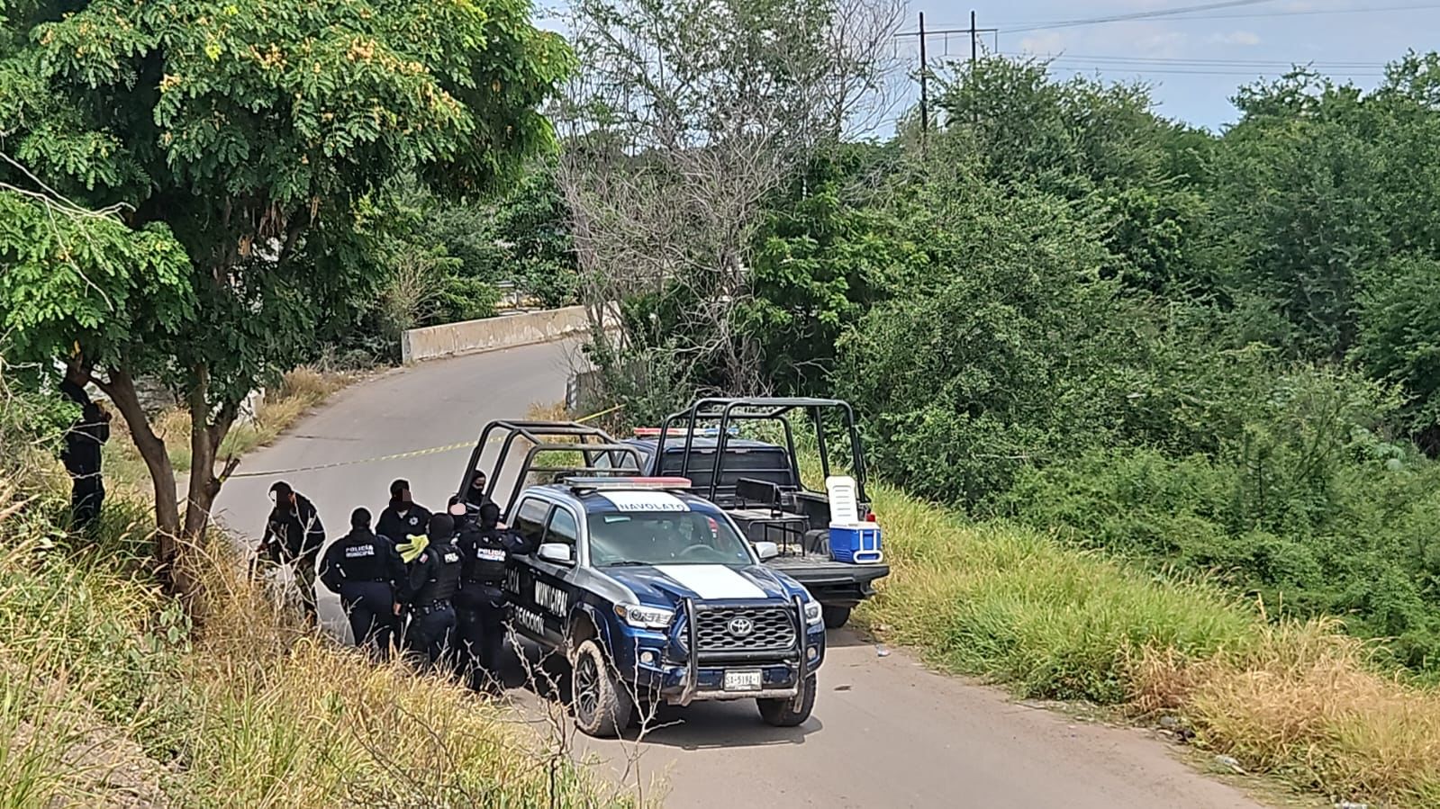 Policía Municipal en el lugar donde fue encontrado el adulto mayor sin vida.